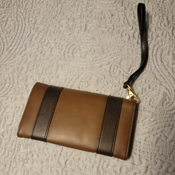 💜4/$20💜Hogwarts wristlet - Picture 2 of 5